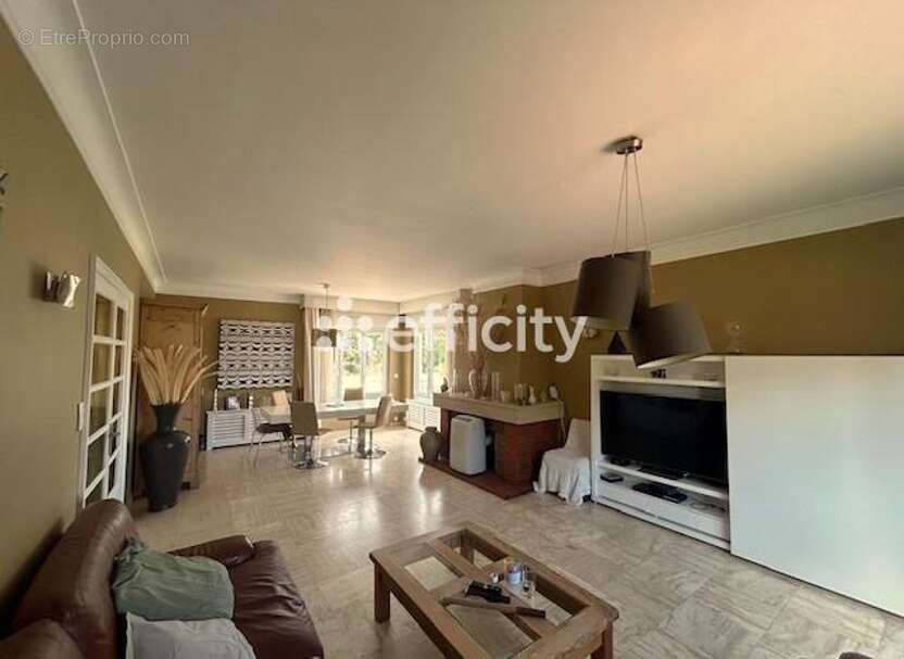 Maison à COMMELLE-VERNAY