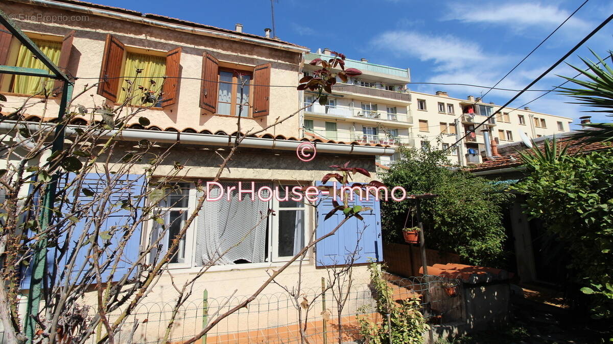 Appartement à MARSEILLE-3E