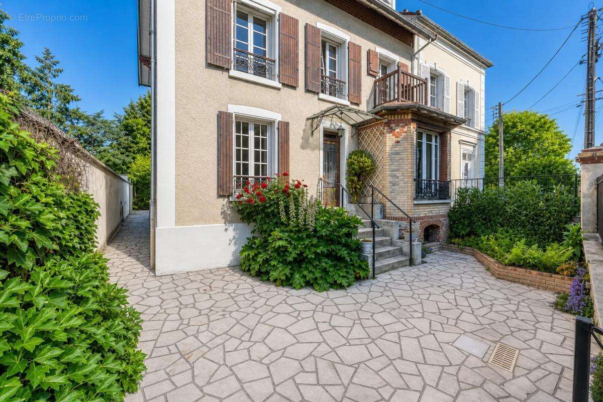 Maison de 7 pièces de 140 m² à Eaubonne - photo 13