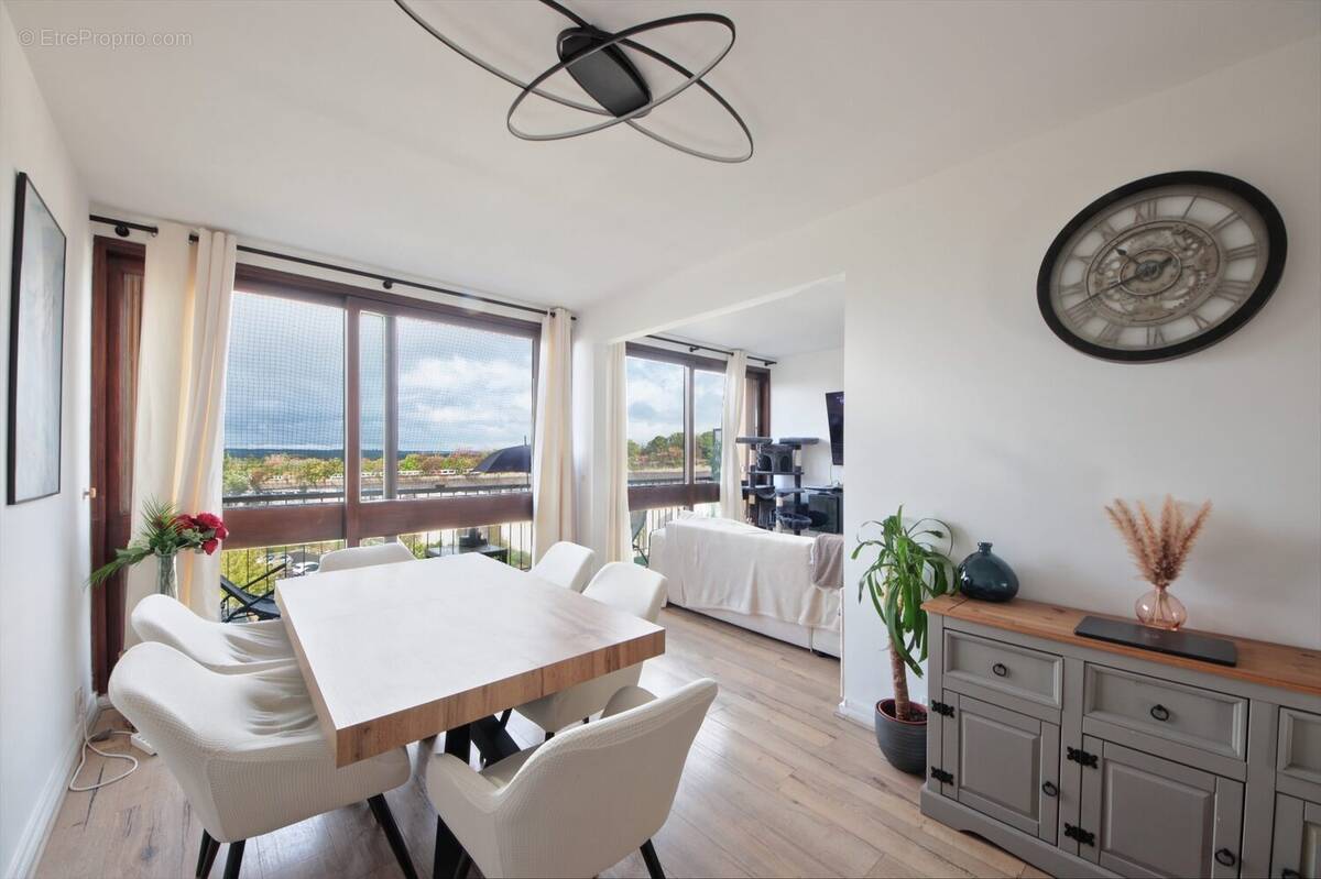 Appartement à FONTENAY-LE-FLEURY