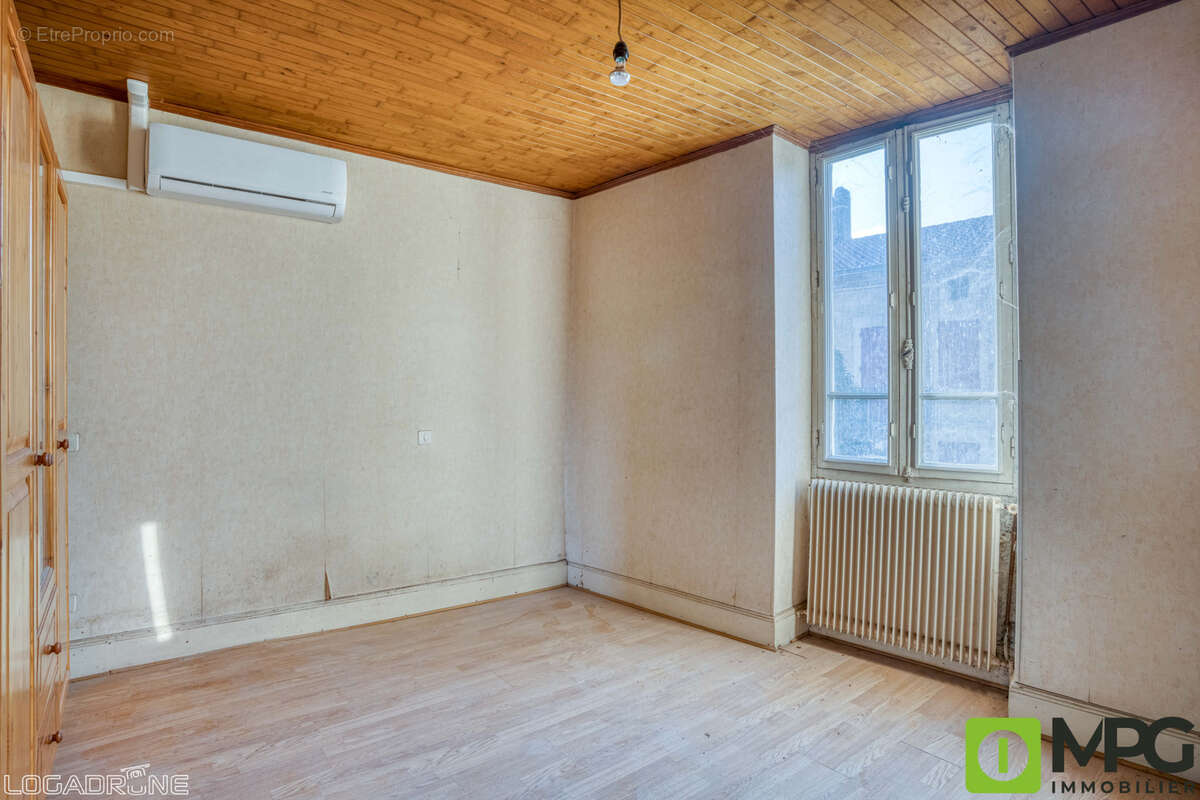A fumel, ensemble immobilier avec deux appartements et un garage - photo 4