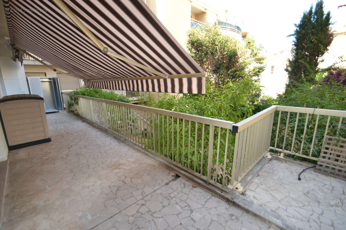 Juan les pins plages grand 3 pieces 75 m2 + cave et parking interieur - photo 2