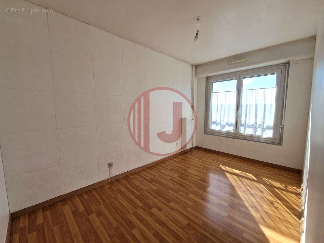Appartement F4 sur la commune de Montbéliard - Petit prix et bonne rentabilité !! - photo 3