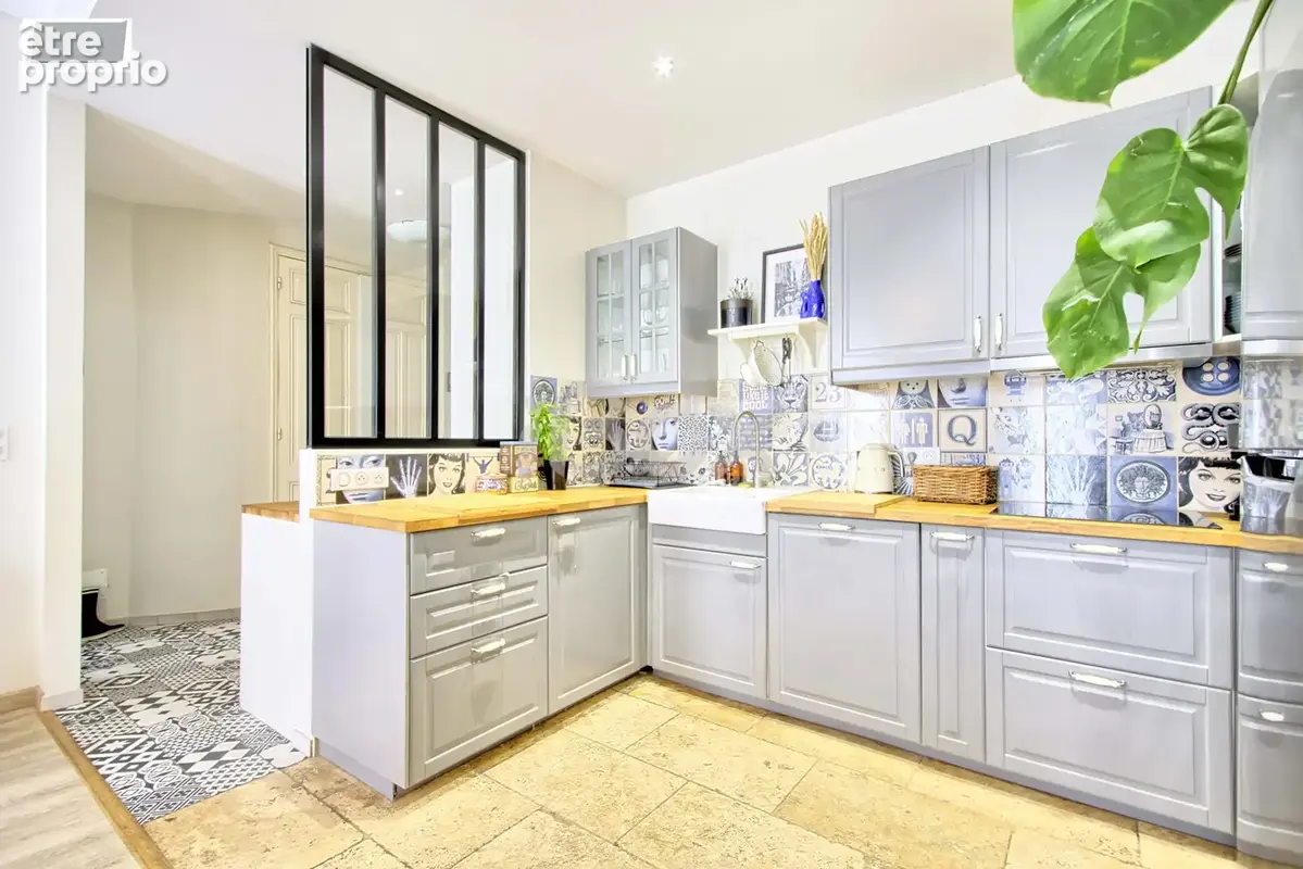 Toulon Haute Ville : Appartement refait à neuf traversant avec cave - photo 4