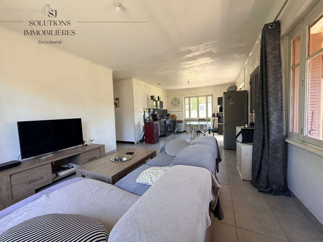 Maison 86 m² à Assieu  - photo 4