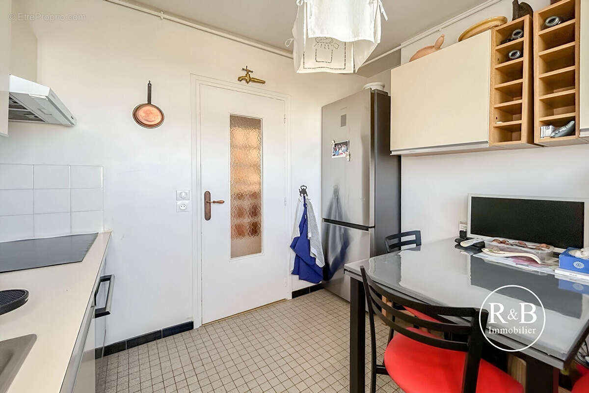 Appartement à LES CLAYES-SOUS-BOIS
