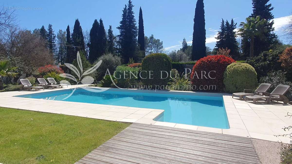 Maison à ROQUEFORT-LES-PINS