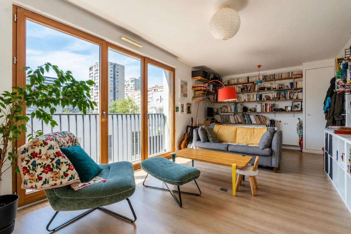 Dernier étage avec terrasse, parking et 3 chambres – T4 familial - photo 2