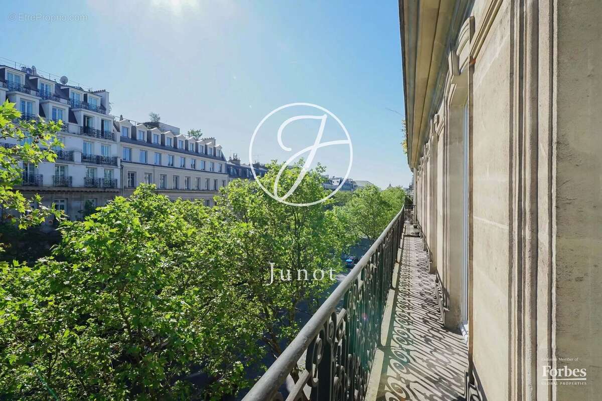 Appartement à PARIS-8E