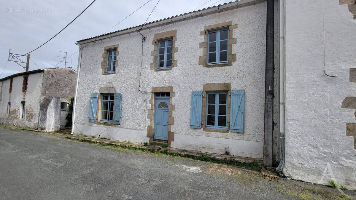 Maison à SAINT-ETIENNE-DU-BOIS