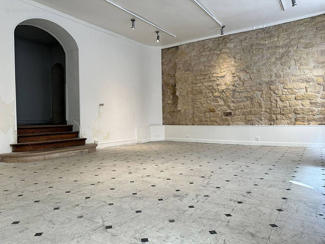 Commerce à PARIS-6E