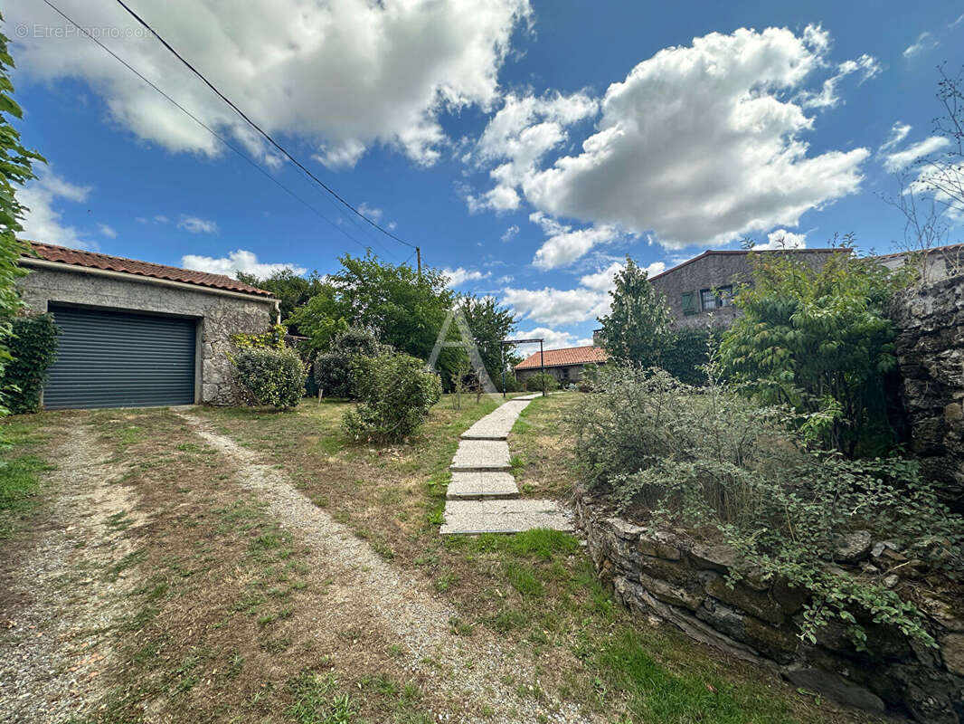 Maison à LA CHAPELLE-PALLUAU