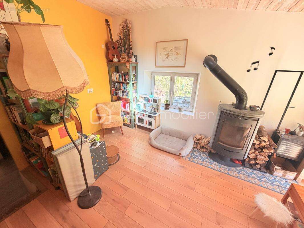 À vendre – Maison de plain-pied avec grand terrain dans un environnement très calme sans aucuns vis-à-vis - photo 3