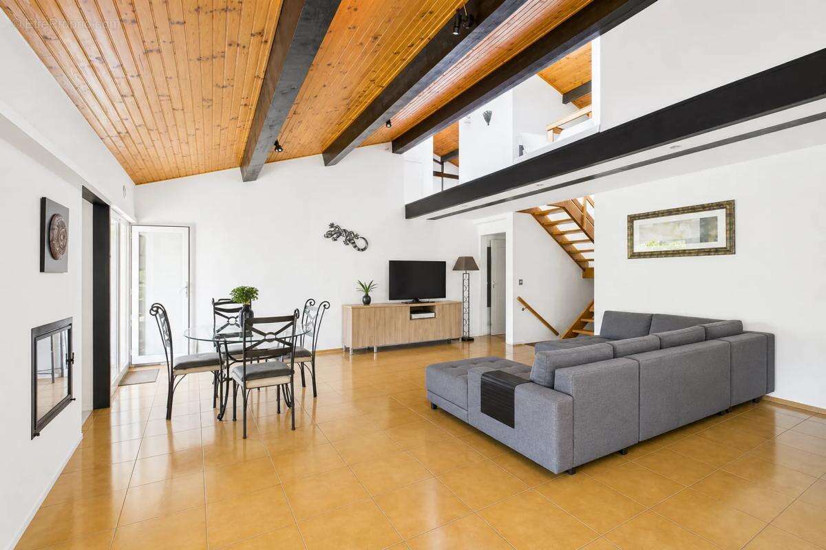 Vente de cette unique propriété de 12 pièces, 288 m², située à Amélie-les-Bains-Palalda - photo 11