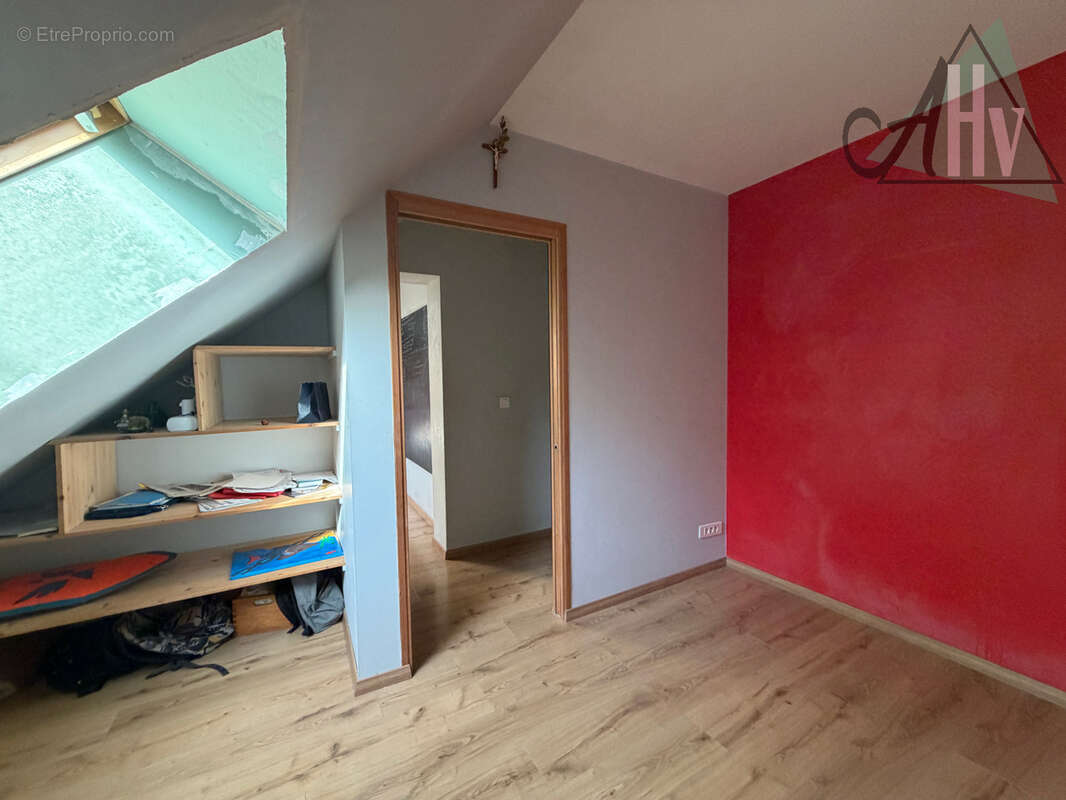 Maison  sur sous-sol total - 134 m2 - 6 pièces - jardin et garage à Saint-Brice. - photo 13