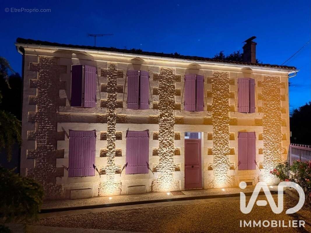 Photo 2 - Maison à GENSAC-LA-PALLUE