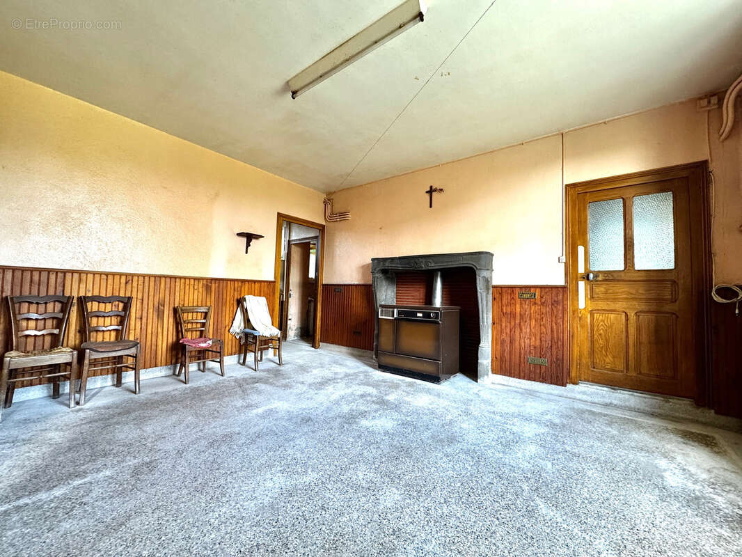 Maison à SAINT-JULIEN-LA-GENETE