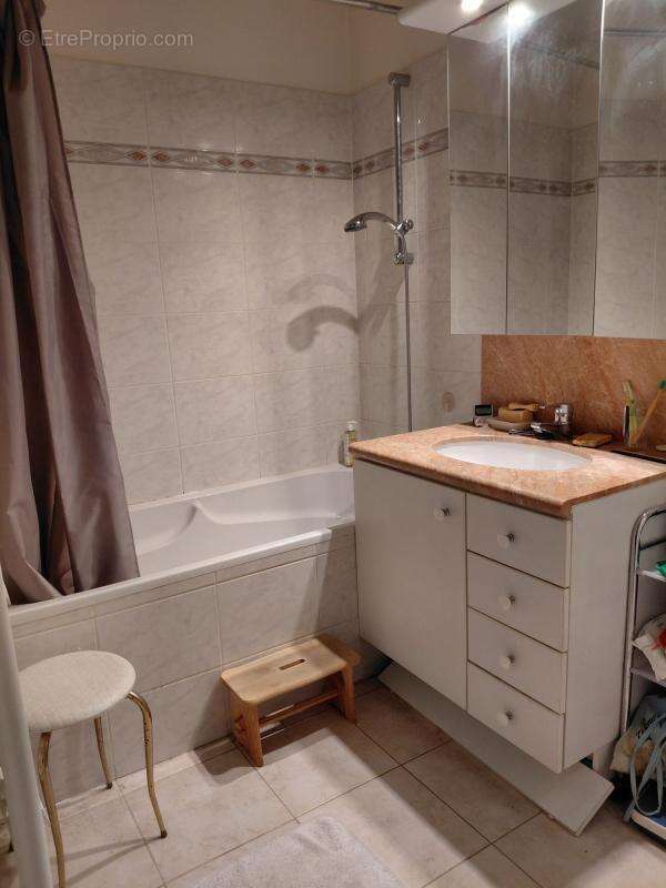 Appartement à COURBEVOIE
