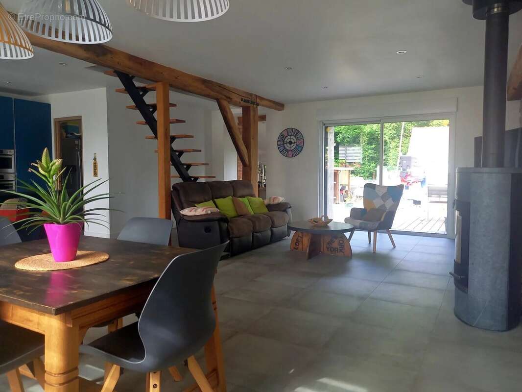 Maison à MONTIGNY-LENCOUP