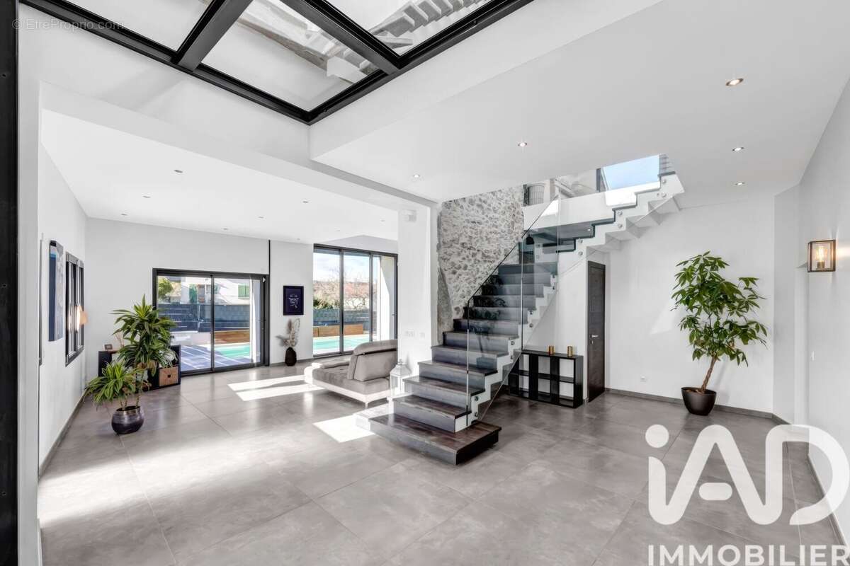 Maison 322 m² à Cuvat  - photo 8