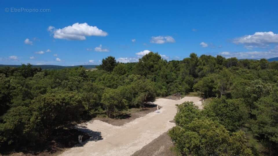 Terrain 750 m² à Grignan  - photo 3