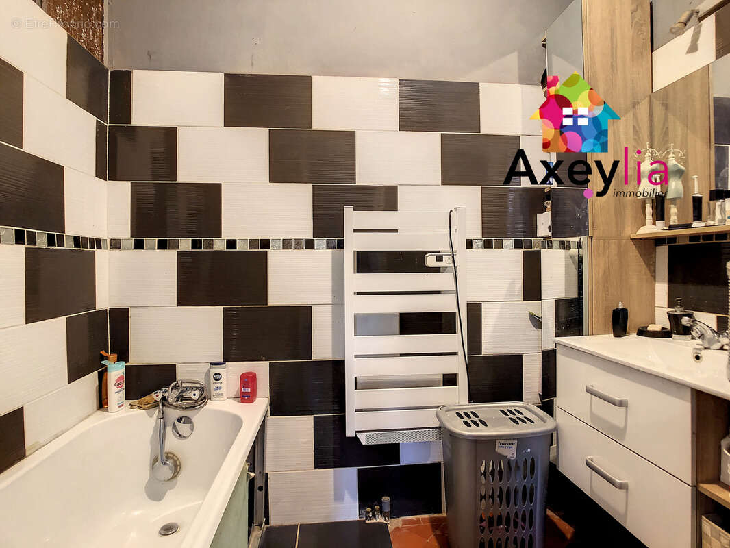 Maison à POUILLY-SOUS-CHARLIEU