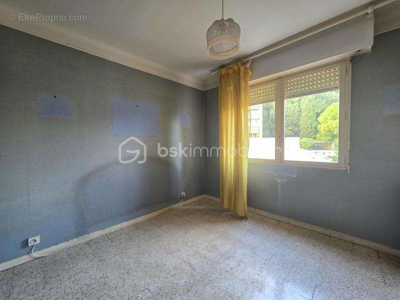 Appartement à SAINT-LAURENT-DU-VAR