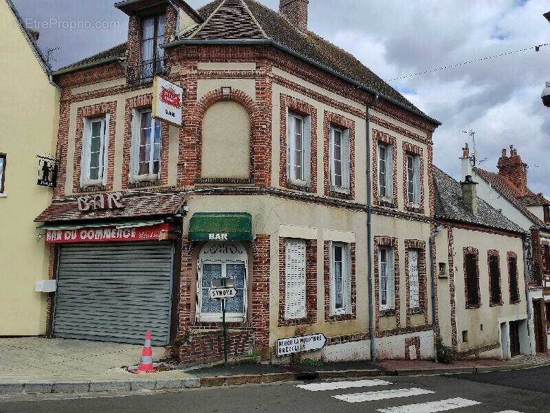 Commerce à TILLIERES-SUR-AVRE