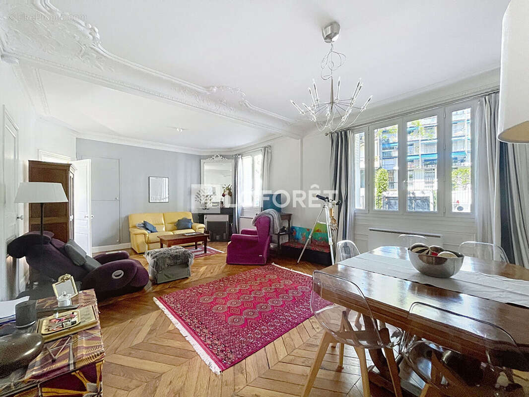 Appartement à PARIS-16E