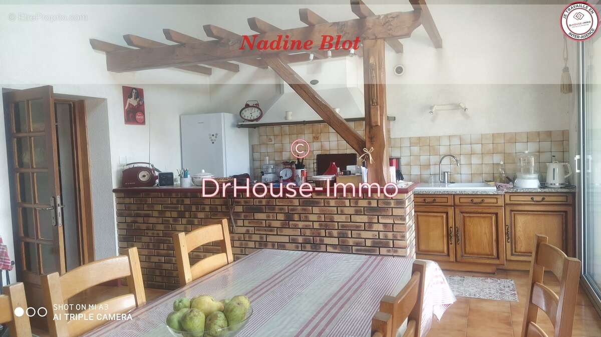 Maison à SAINT-MACAIRE-EN-MAUGES