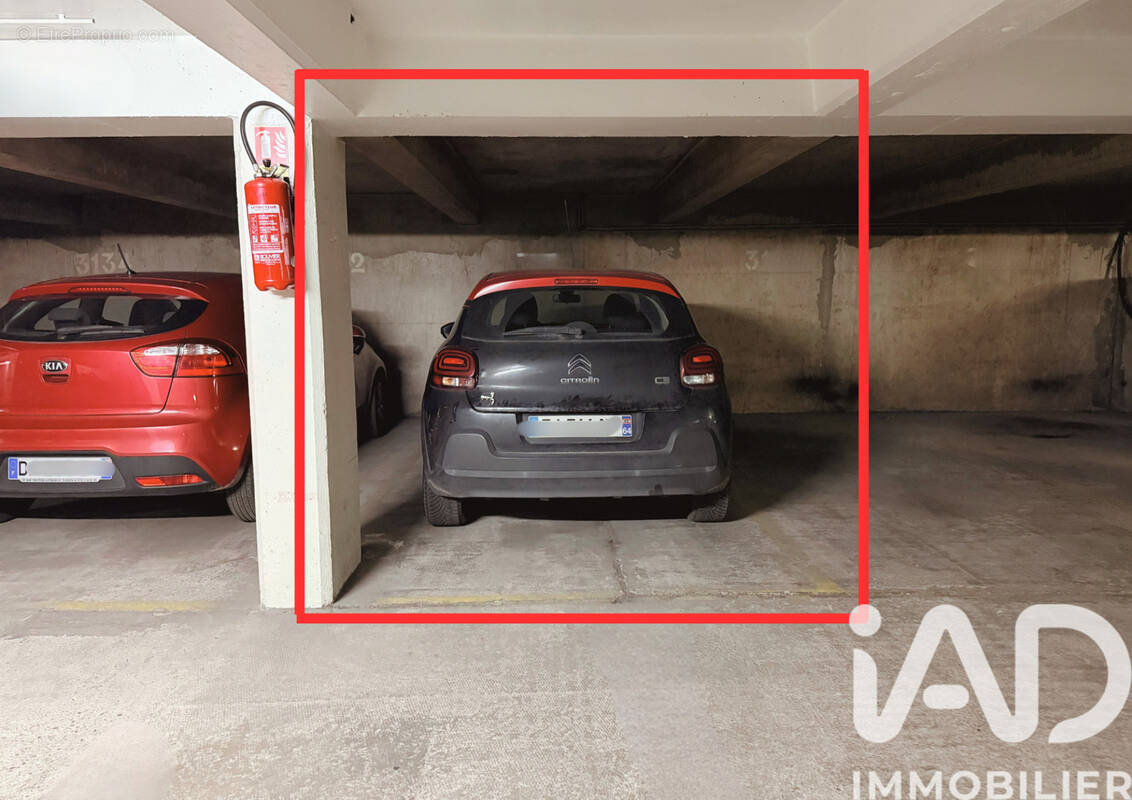 Photo 1 - Parking à PARIS-11E
