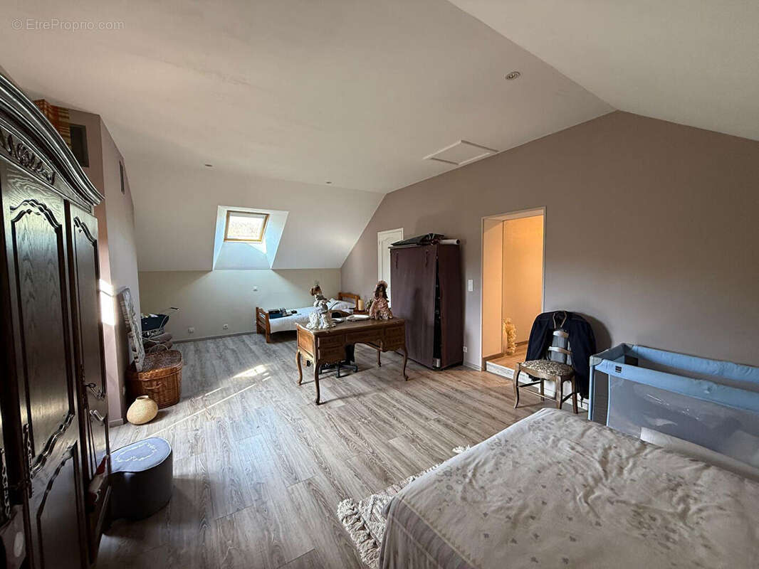 exceptionnel! maison avec 300 m² de dépendance, gare à pied, idéal artisan, collectionneur... - photo 9