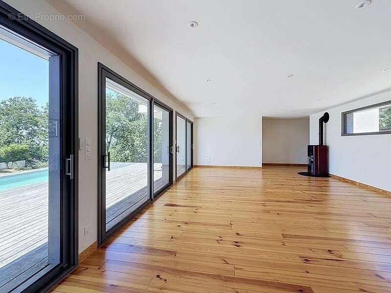 Maison à vendre plain-pied en bois de 149 m², 5 pièces, piscine, 2 garages - BERGERAC (24) - photo 4