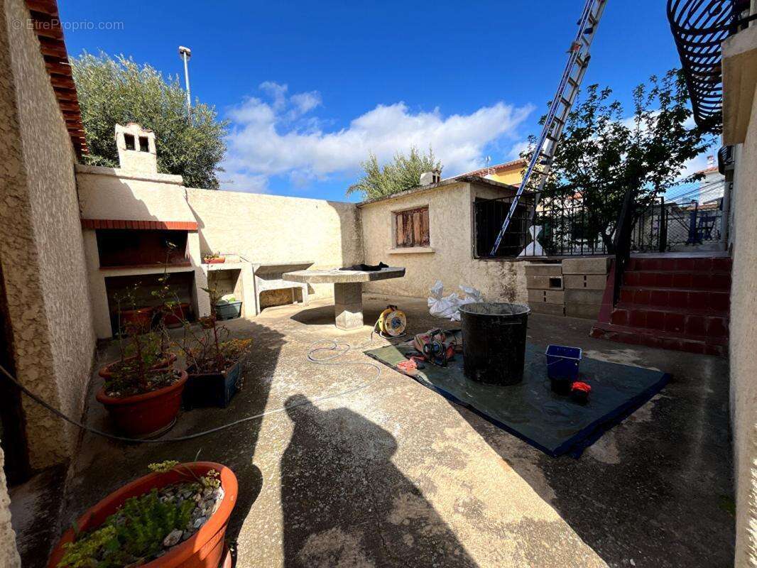 Maison à PEZILLA-LA-RIVIERE