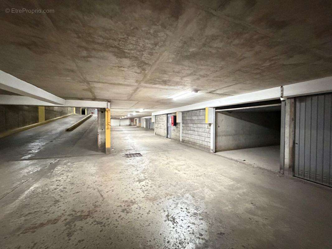 Parking à VILLEURBANNE