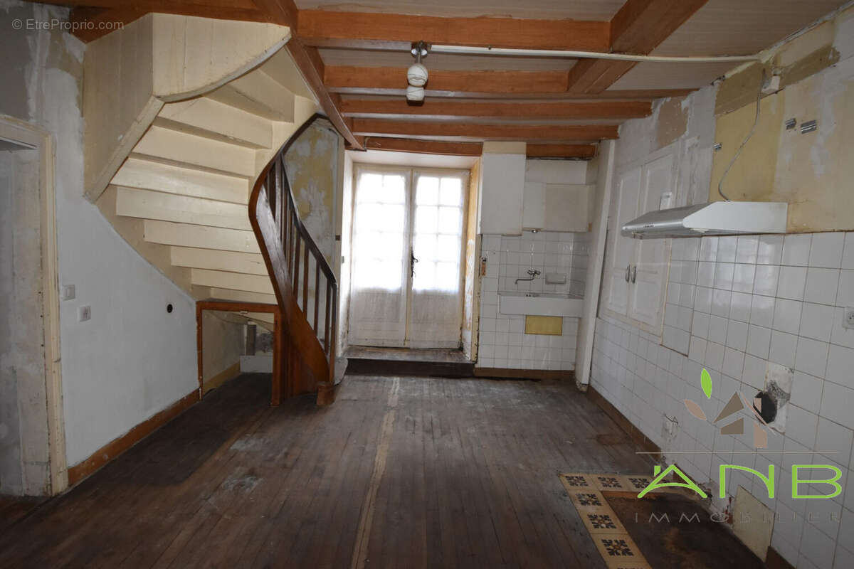 Maison à BUSSIERE-BADIL