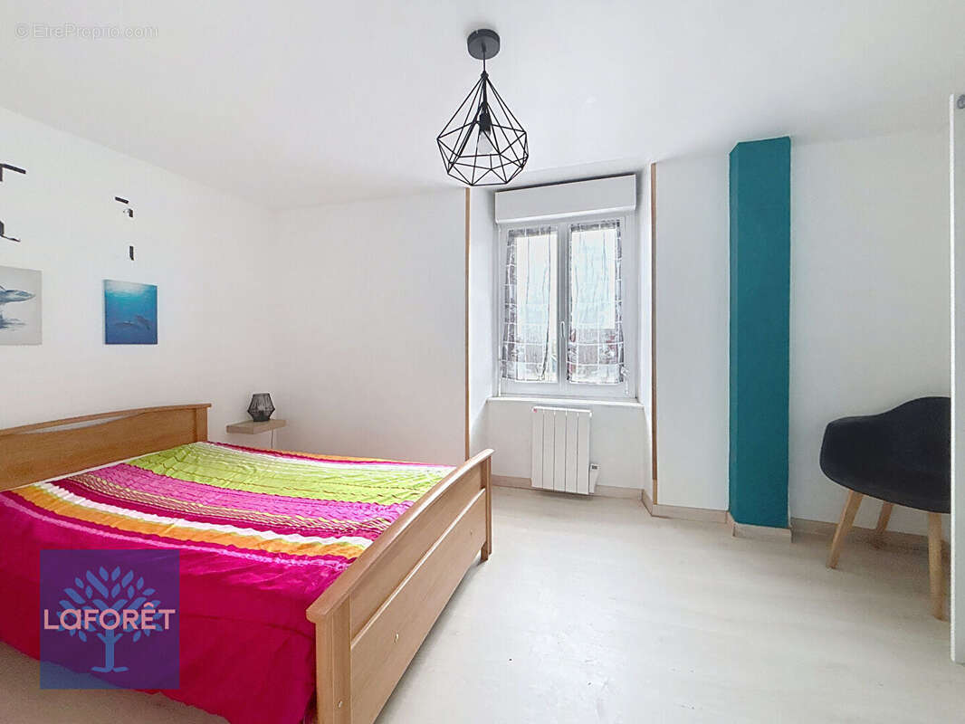 Maison à LOUVIGNE-DU-DESERT