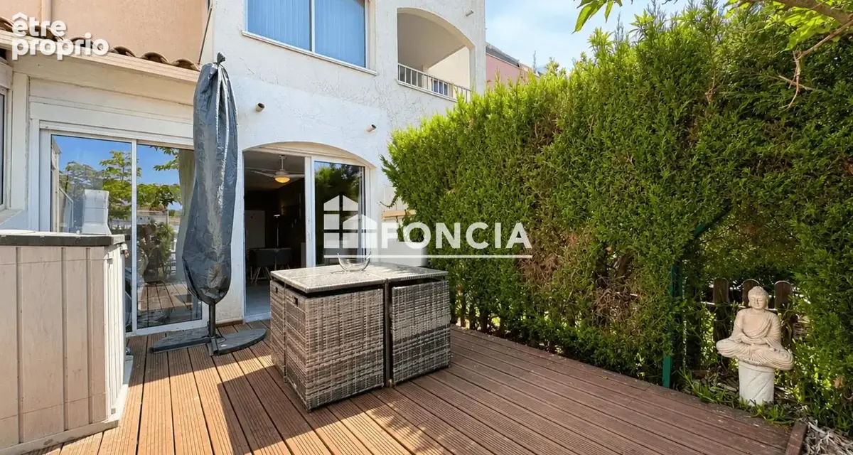 CAP D'AGDE – SECTEUR MALFATO – ÎLE DES MARINAS Appartement rénové en rez-de-jardin avec terrasse sur l'eau, parking privé et acc - photo 12