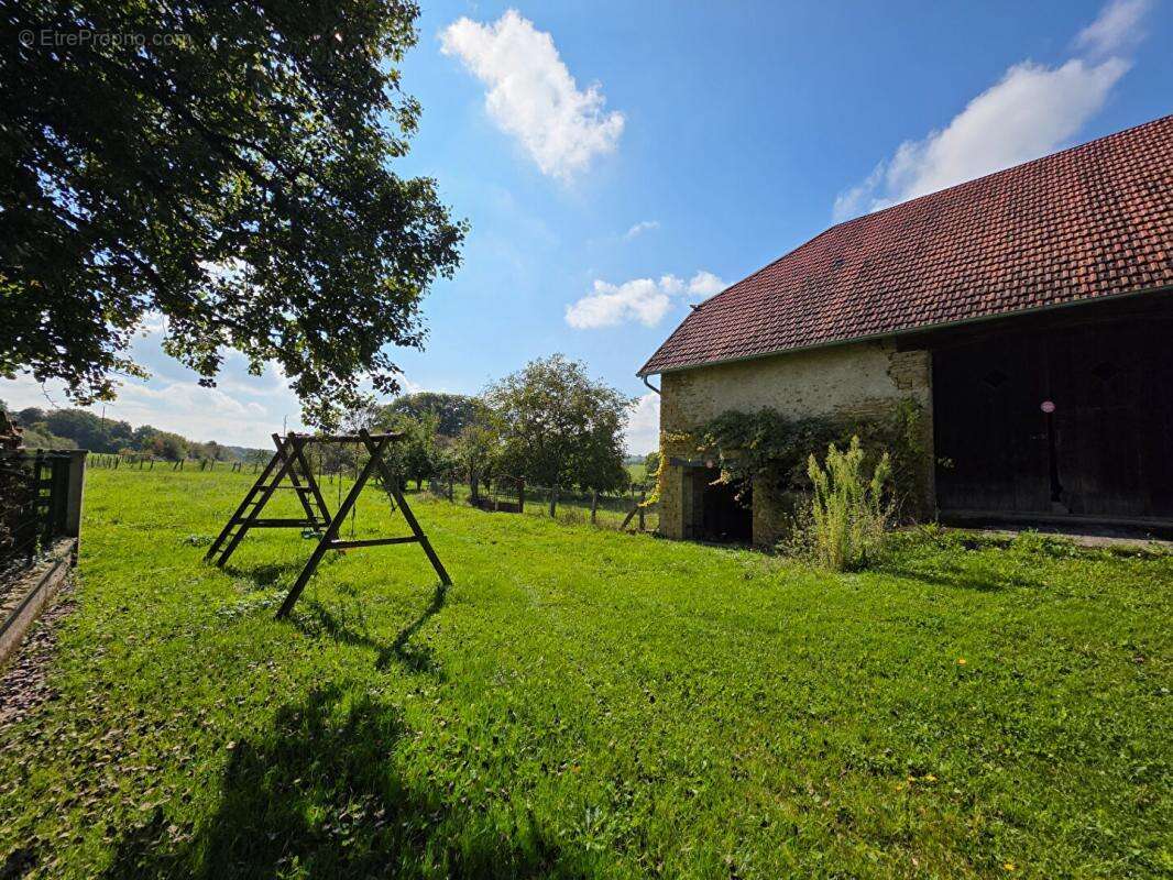Maison à GONDENANS-MONTBY