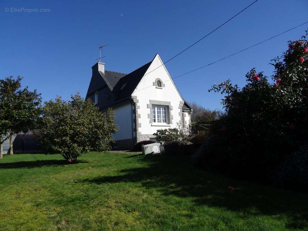 Maison à PLOUBEZRE