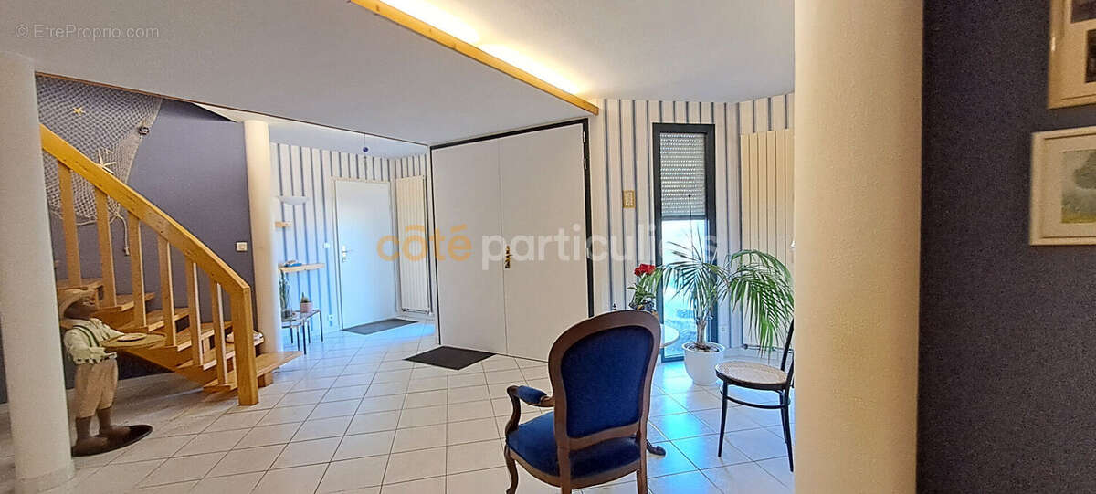 Maison à SAINT-MACAIRE-EN-MAUGES