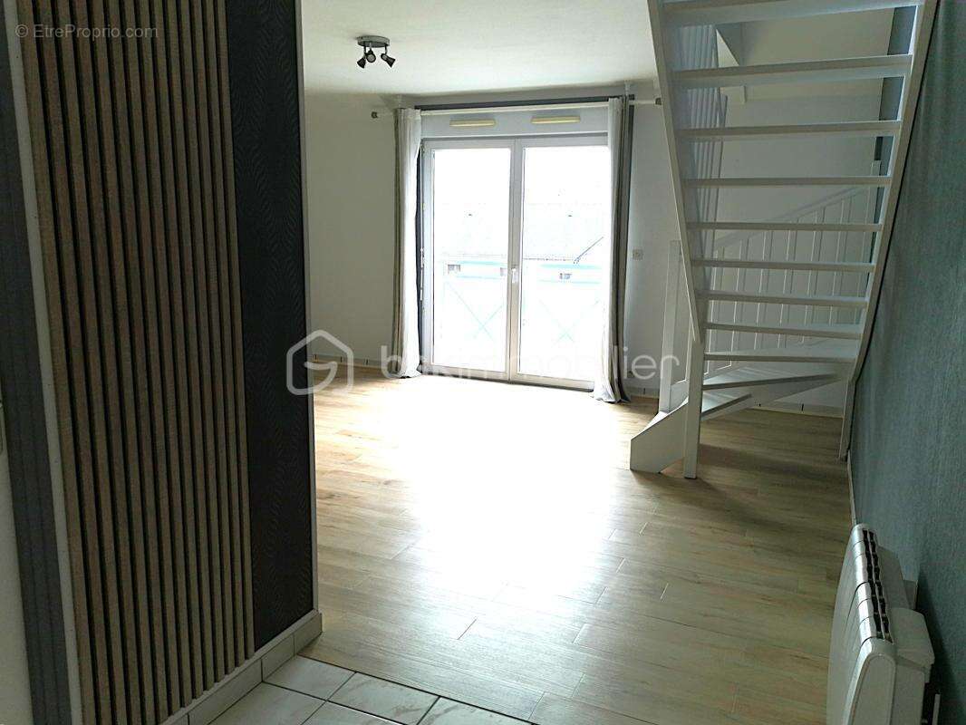 Appartement à LES PONTS-DE-CE