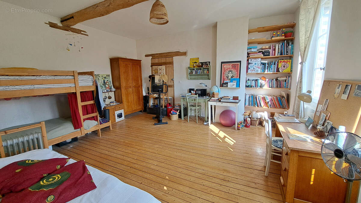 Maison à PONT-SUR-YONNE