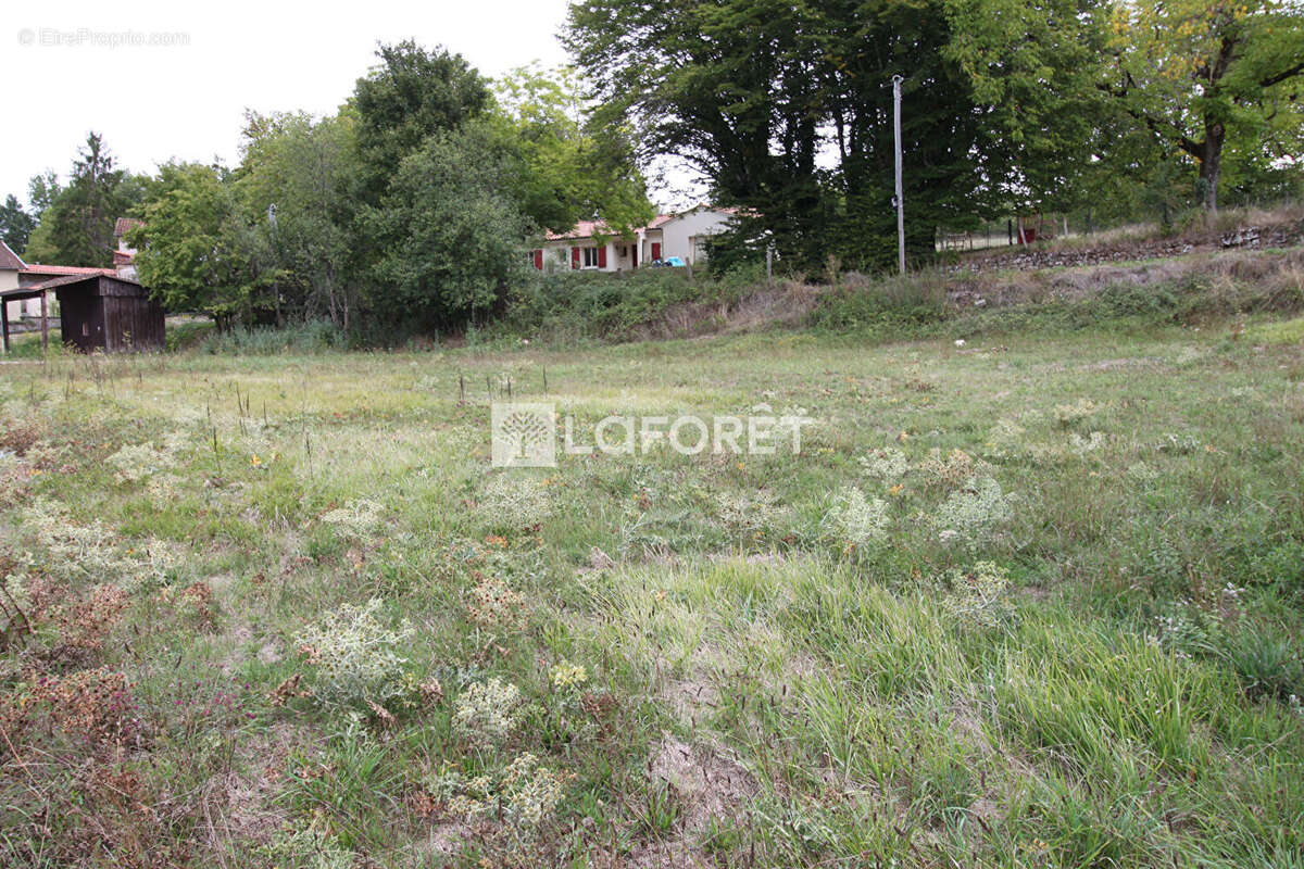 Terrain La Chapelle-faucher 1390 m2 constructibles - photo 3
