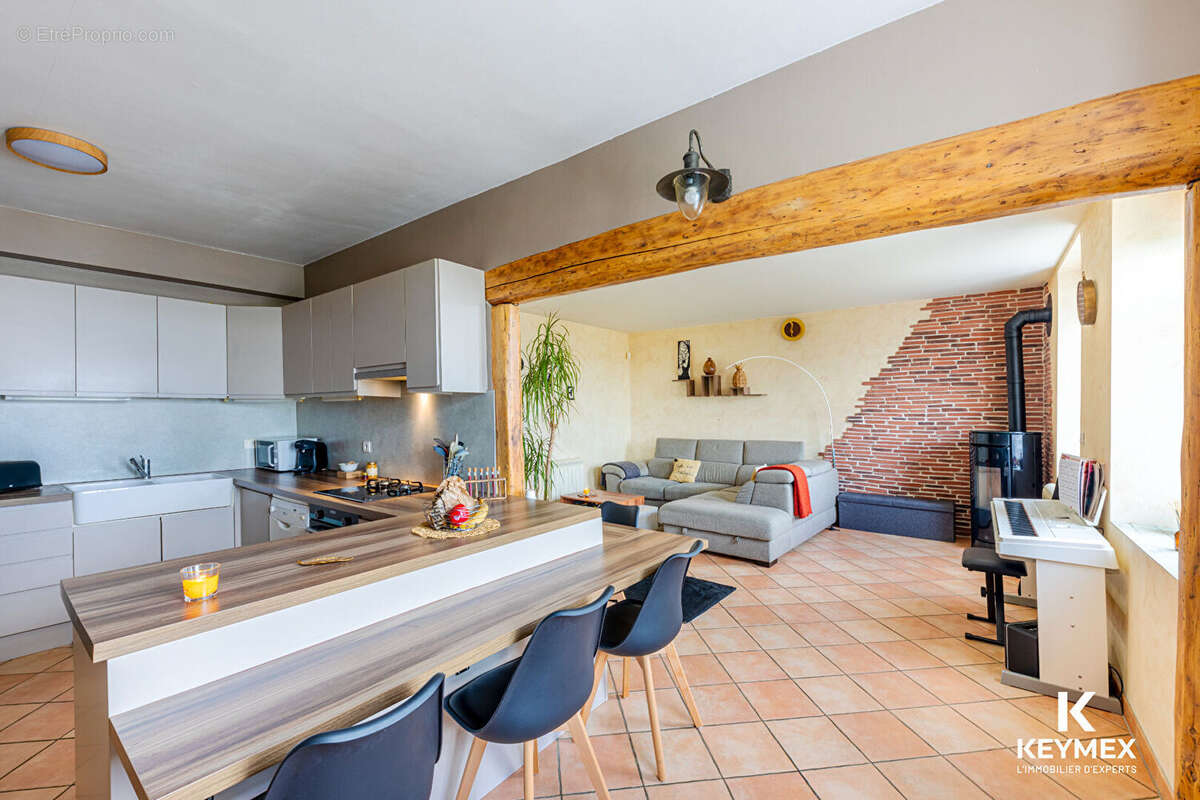 Maison  4 pièces 99 M²  et 110 m² utile ,3 chambres ,cour de 40 M² vue  sur les champs - photo 4