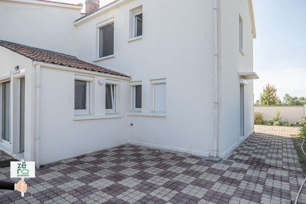 Maison à LES MAGNILS-REIGNIERS