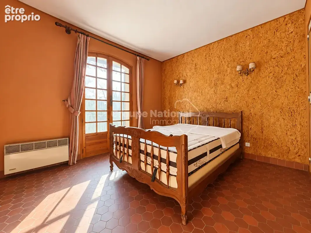 Maison de caractère de 136 m² - 3 chambres - Terrain de 1 862 m²  - Pélissanne - photo 11