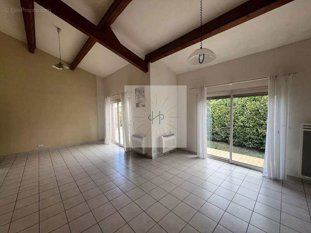 Maison à MONTELIMAR