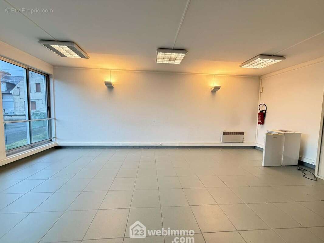 Vous disposez d'un premier bureau de 50 m² - Commerce à LAON