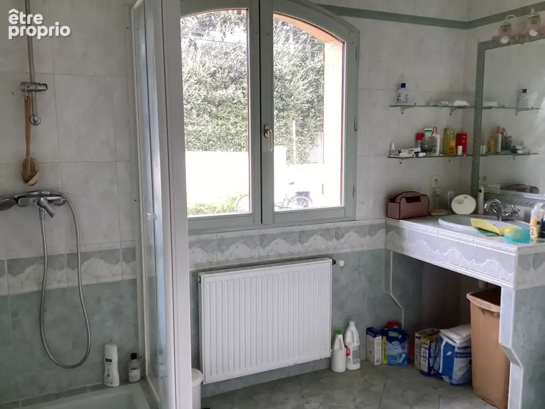 SALLE D'EAU AVEC DOUCHE